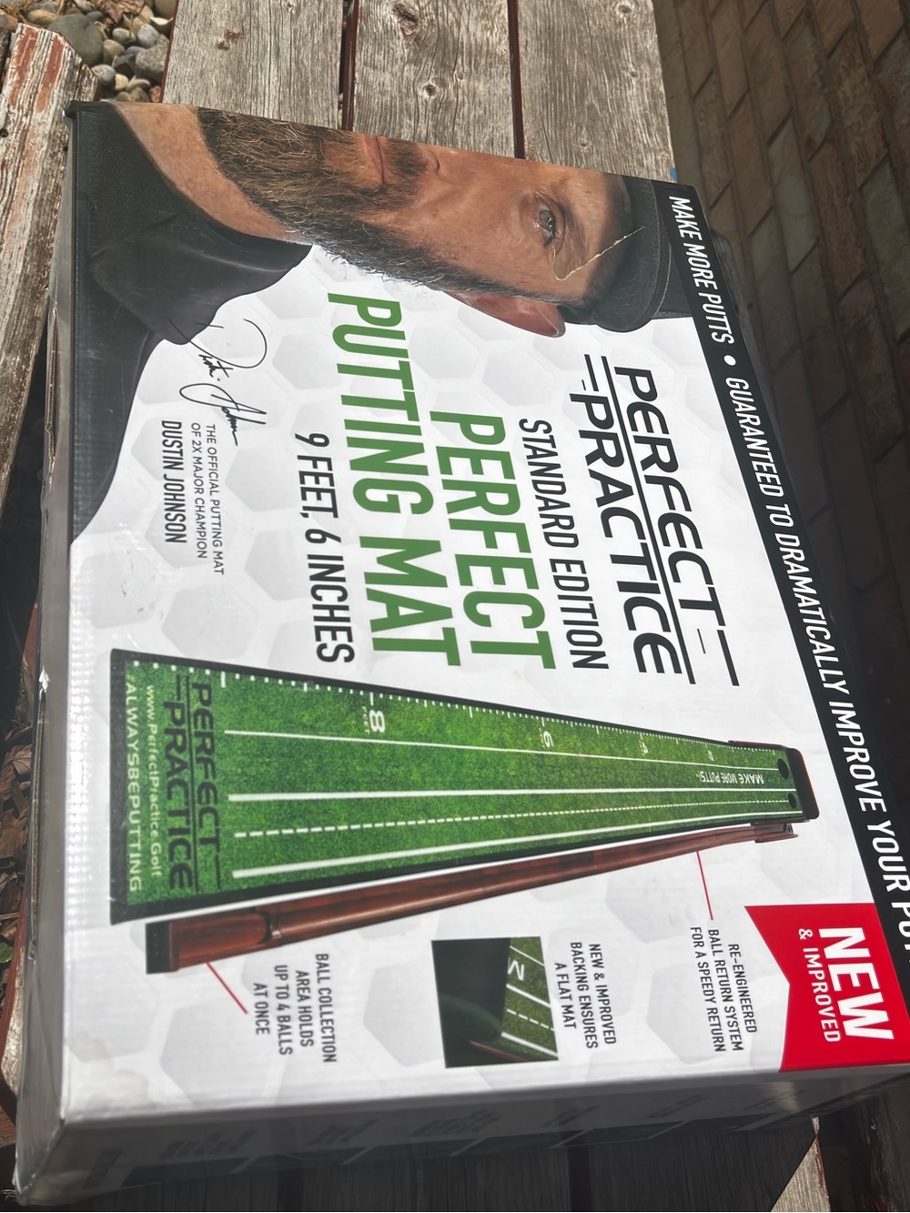 *NEVER OPENED BEFORE* Perfect At Home Practice Putting Mat - Green